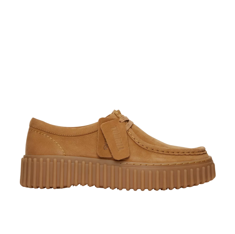 Clarks – Scarpa Casual Donna Torhill Bee 26172084 Marrone Chiaro | Nabuk Premium, Suola Chunky Vintage, Comfort Wallabee Design